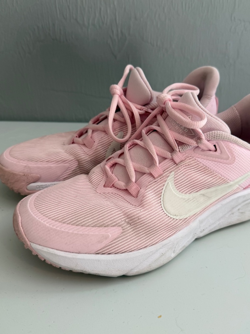 Nike Girl's Star Runner 4 Sneakers Pink Foam in Pink/White Size 7Y